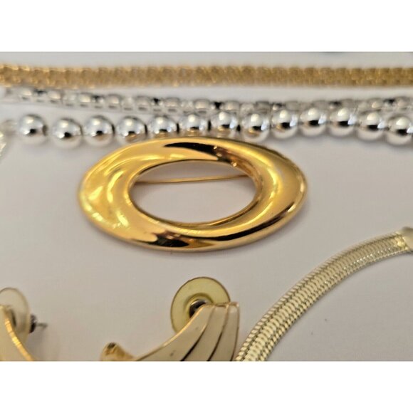 Vintage to Modern Napier Jewelry Lot Bracelets Earrings Necklaces Brooch - Picture 13 of 16